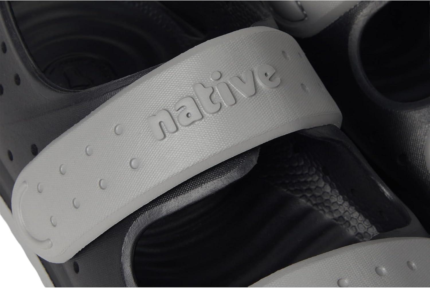 imageNative Shoes unisexchild Chase Little KidBig KidJiffy BlackSatellite Grey